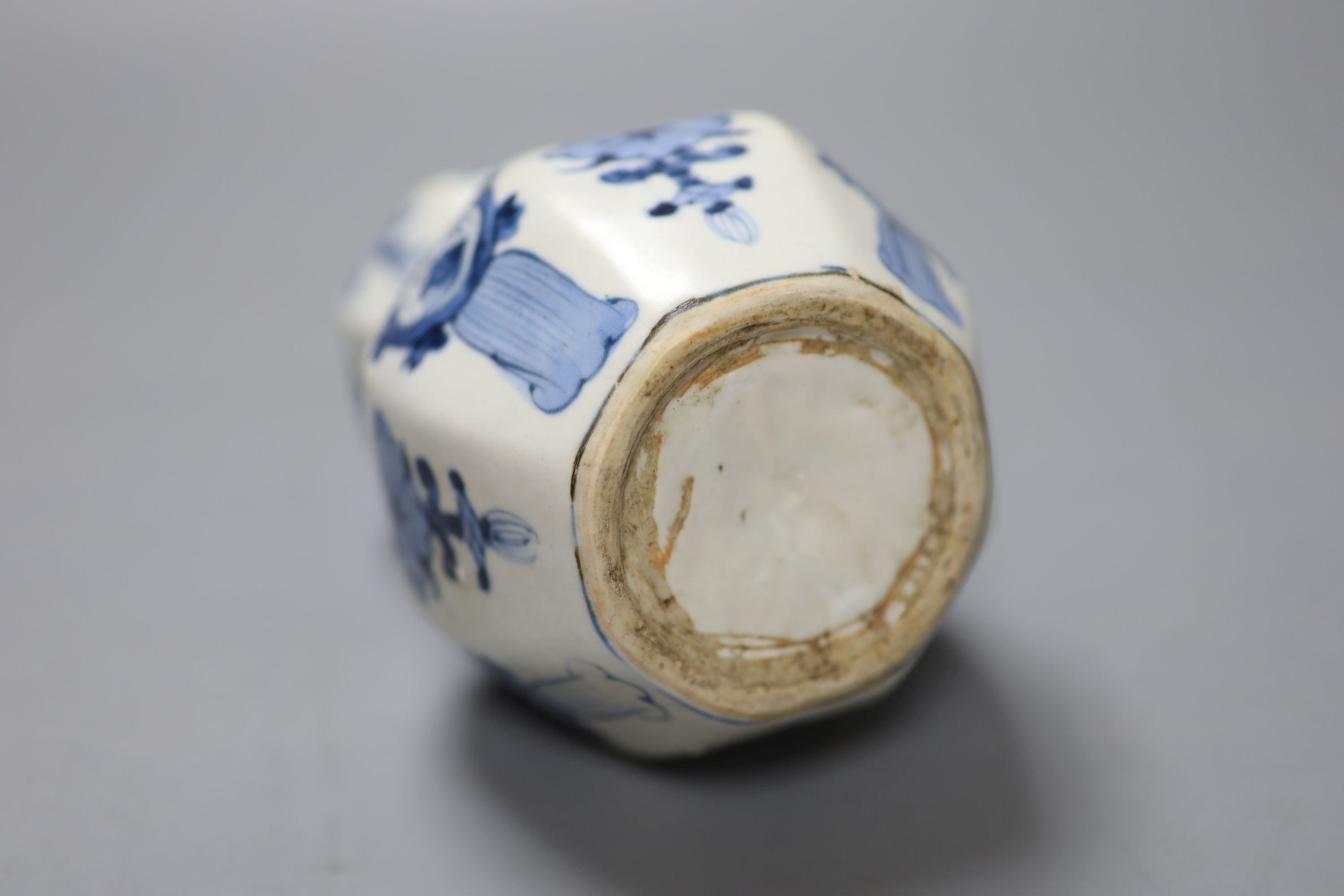 A Chinese blue and white gourd vase, a famille rose sleeve vase and a Japanese blue and white vase, height 20cm (a.f)